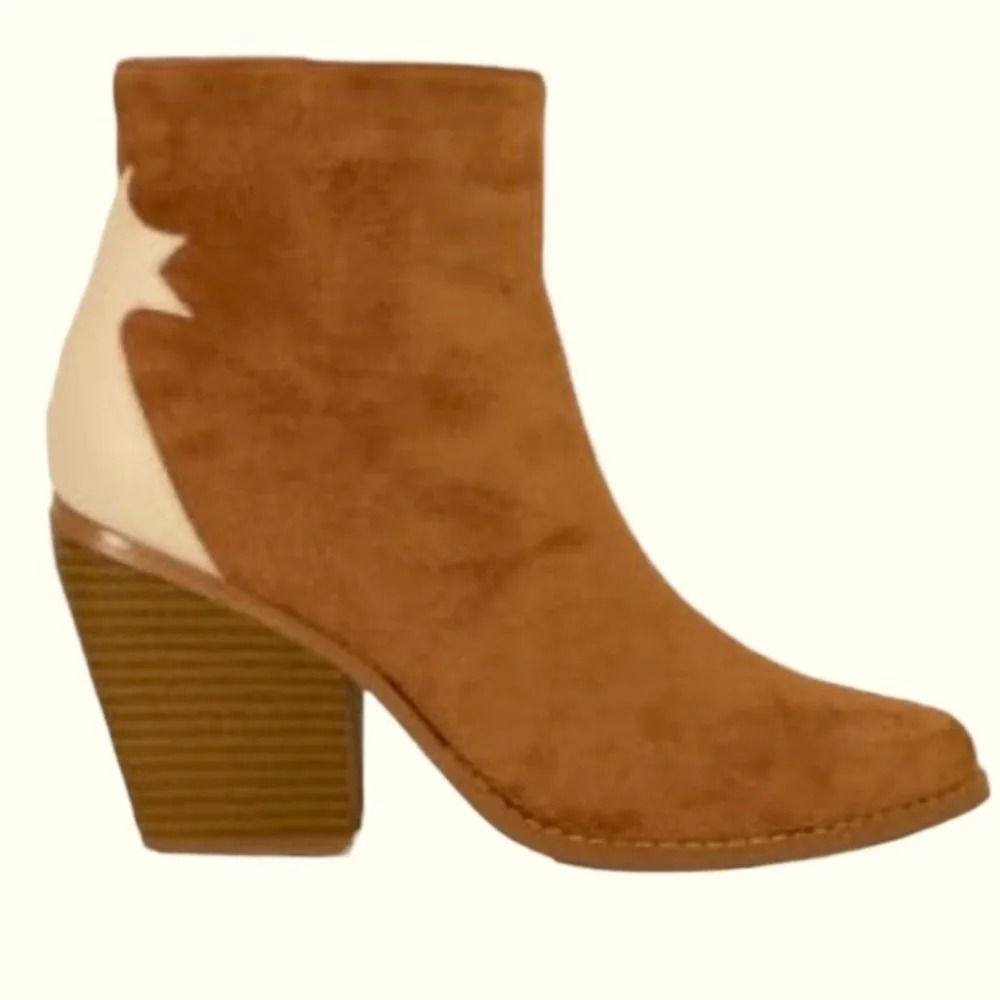 Yoki “NEW” Rust Faux Suede Ankle Booties Size 7.5